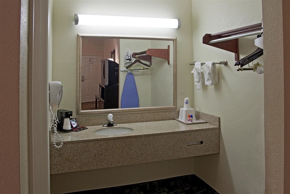 Americas Best Value Inn Byhalia Δωμάτιο φωτογραφία